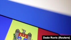 Росія зупинила поставки газу до Придністров'я. Фотоколаж: Прапори Молдови та Росії.