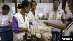 ၂၀၁၅ ရွေးကောက်ပွဲအတွင်း ရန်ကုန်မြို့က မဲရုံးတရုံ။