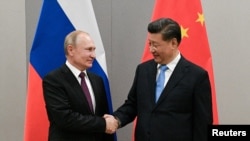 资料照:俄罗斯总统普京与中国领导人习近平2019年11月在巴西会晤。