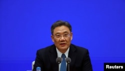 中国商务部长王文涛在中国国务院新闻办的发布会上讲话。(2021年2月24日)