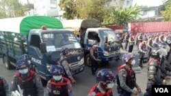 ရန်ကုန် NLD ရုံးကို ဝင်စီးတဲ့ မြင်ကွင်း။