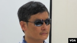 中国盲人维权人士 陈光诚 (美国之音张永泰拍摄)