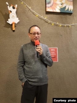 原名耀升的香港网台主办“桑杰斯”(普普)