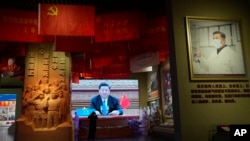 北京的中国共产党历史博物馆以视频和图片赞扬中国领导人习近平在新冠疫情中的指挥。(2022年10月12日)