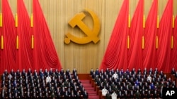 2022年10月22日,在北京人民大会堂出席中国共产党第20次全国代表大会闭幕式的代表们。