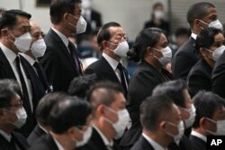 台湾驻日代表、前台湾行政院长谢长廷(中上)在东京参加日本前首相安倍晋三的国葬仪式。(2022年9月27日)