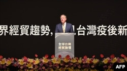 资料照片:美国前国务卿蓬佩奥在台湾高雄召开的第28届世界台商联合总会年会上讲话。(2022年9月28日)