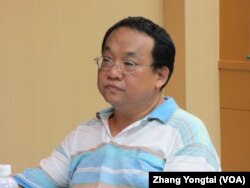 美丽岛电子报专栏作家陈淞山(美国之音张永泰拍摄)