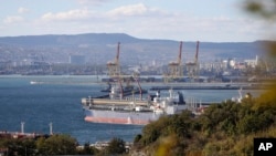 Архівне фото: Нафтовий танкер у порту Новоросійська.