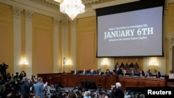 资料照片:调查2021年1月6日冲击国会大厦事件的众议院委员会在华盛顿举行一次公开听证会。(2022年7月12日)