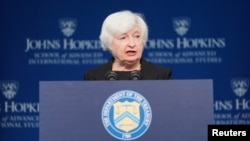 美国财政部长耶伦在约翰·霍普金斯大学就美中经济关系发表讲话。(2023年4月20日)