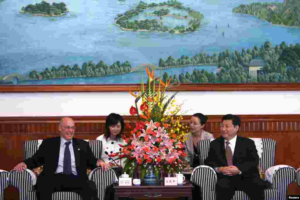 2006年9月19日,美国财政部长保尔森和中共浙江省委书记习近平在杭州会谈