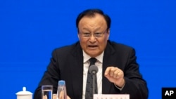 新疆维吾尔自治区主席雪克来提·扎克尔在北京召开的新闻发布会上讲话。(2019年12月9日)