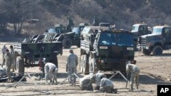 美国军人准备在朝鲜和韩国边界附近举行军事演习(2017年3月6日)