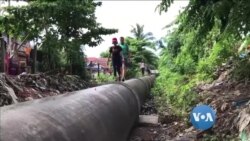 ဂျိုးဖြူပိုက်လိုင်းကြီးပေါ် လမ်းလျှောက်တဲ့ ခရီးသွားလုပ်ငန်း ဂျိုးဖြူပိုက်လိုင်းကြီးပေါ် လမ်းလျှောက်တဲ့ ခရီးသွားလုပ်ငန်း