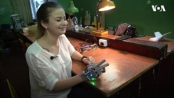 Розумні рукавиці, що озвучують мову жестів 19-річної винахідниці з Тернополя. Відео Розумні рукавиці, що озвучують мову жестів 19-річної винахідниці з Тернополя. Відео