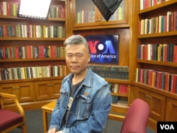 2012年11月9日,中国左派学者司马南在美国之音接受采访(美国之音王南拍摄)