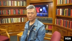 2012年11月9日,中国左派学者司马南在美国之音接受采访(美国之音王南拍摄)