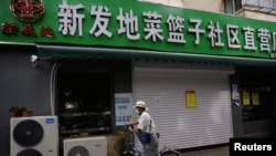 北京一家新发地农产品批发市场的社区直销店停止营业。(2020年6月15日)
