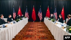 美国国务卿布林肯与国家安全顾问沙利文在阿拉斯加与中共外事主管杨洁篪和中国国务委员兼外长王毅举行会谈。(2021年3月18日)