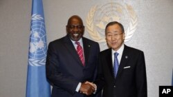 联合国秘书长潘基文在联合国总部会晤马里过渡总理迪亚拉(2012年9月23日)