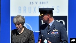 英国首相特雷莎·梅抵达布鲁塞尔参加北约峰会。(2017年5月25日)