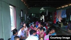 မောင်တောမြို့ အလိုတော်ပြည့် ကျောင်းတိုက်မှာ ခိုလှုံနေကြတဲ့ ရခိုင်စစ်ဘေးဒုက္ခသည်များရဲ့ ယခင်မှတ်တမ်းဓာတ်ပုံ။ (ဓာတ်ပုံ-အလိုတော်ပြည့်ကျောင်းတိုက်)