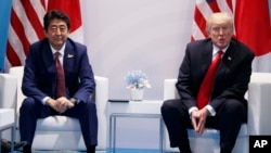 美国总统川普与日本首相安倍晋三在德国汉堡G20峰会期间举行会晤。(2017年月8日)