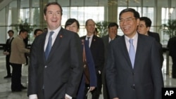 英国财政大臣乔治•奥斯本(左)与中国工商银行董事长姜建清