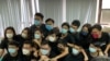 香港多名抗争派立法会选举参选人,包括黄之锋、梁晃维(前排左一、二)、岑敖晖(前排右三)、袁嘉蔚(第二排左二)、刘颖匡及何桂蓝(第二排右三、二),7月30日被当局DQ(取消)参选资格。 (美国之音/汤惠芸)