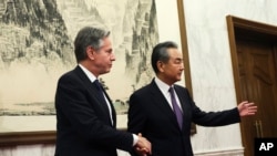 美国国务卿布林肯2023年6月19日与中国主管外交事务的最高官员王毅会面。(美联社)