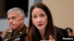 资料照 - 美国国家情报总监埃夫丽尔·海恩斯(Avril Haines)2023年3月9号在国会情报会员会有关“美国面对的全球安全挑战”听证会上回答国会议员们的提问。