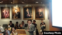 宋永毅参加香港大学在举行的文革爆发50周年研讨会(宋永毅提供)