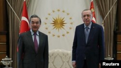 中国外长王毅在安卡拉与土耳其总统埃尔多安举行会晤。(2021年3月25日)