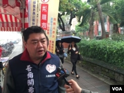 89’ 北京学运领袖之一吾尔开希代表大爱宪改联盟参加2016台湾立委选举。选举日前夕,他对美国之音谈及他对台湾政治生态变化的看法。(美国之音萧洵摄影)