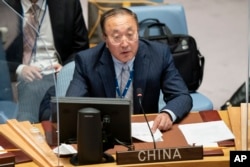 资料照片:中国常驻联合国代表张军大使在联合国安理会的一次会议上讲话。(2021年9月23日)
