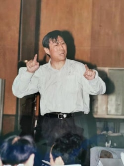 王西麟工作照(拍摄于1998年,王西麟提供照片)