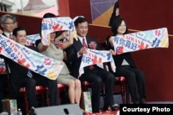 台湾的中华民国国庆庆典上,蔡英文总统,立法院长苏嘉全和前总统马英九(2016年10月10日,美国之音易林拍摄)