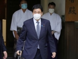 日本防卫大臣岸信夫参拜靖国神社。(2021年8月13日)