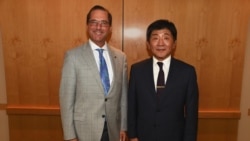 美国卫生与公众服务部部长阿扎尔8月29日在华盛顿会晤台湾卫生福利部长陈时中(图片来源:美国卫生与公众服务部部长阿扎尔官方推特)