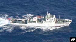 日本军方发布的中国渔政船照片,日方表示当时这艘船正在尖阁列岛(钓鱼岛)附近(2012年9月18日)