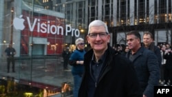 苹果首席执行官蒂姆·库克 (Tim Cook) 于 2024 年2月2日在纽约市的一家苹果店,参加 Vision Pro 耳机的发布活动。