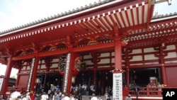 日本和台湾互相免签证,许多台湾人去日本旅游。东京浅草寺就有台湾游客