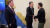 Радник з національної безпеки США Джейк Салліван, держсекретар США Ентоні Блінкен та президент України Володимир Зеленский під час Всесвітнього економічного форуму у Давосі, Швейцарія, 16 січня 2024 року. Офіс президента України/via REUTERS