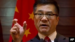 即将卸任的美国驻华大使骆家辉在美国使馆举行告别记者会。(2014年2月27日)