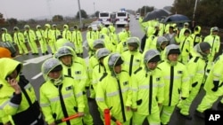Лісабон<br />
<br />
"Сьогодні терпець в українського народу увірвався. Ми не хочемо більше бути країною експорту мігрантів, соціального сирітства, покинутих сімей. Ми не хочемо, щоб на нас дивилися, як на тих, що забирають робочі місця у громадян ваших країн. Ми не хочемо жити зі страхом, що завтра нас депортують".