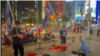 “香港边城青年”在10月1日中国国庆日当天,于台北闹区西门町组织了一场集会,遭两名中国人闹场。(美国之音特约记者庄志伟拍摄)