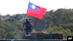 资料照片:台湾士兵在新竹县参加军事演习。(2021年·月19日)