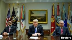 美国总统川普在白宫会见众议院议长瑞安和参议院多数党领袖麦康奈尔(2017年9月5日)