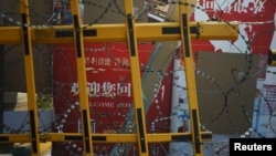 武汉一个居民区的入口被铁丝网拦住。(2020年2月22日资料照)